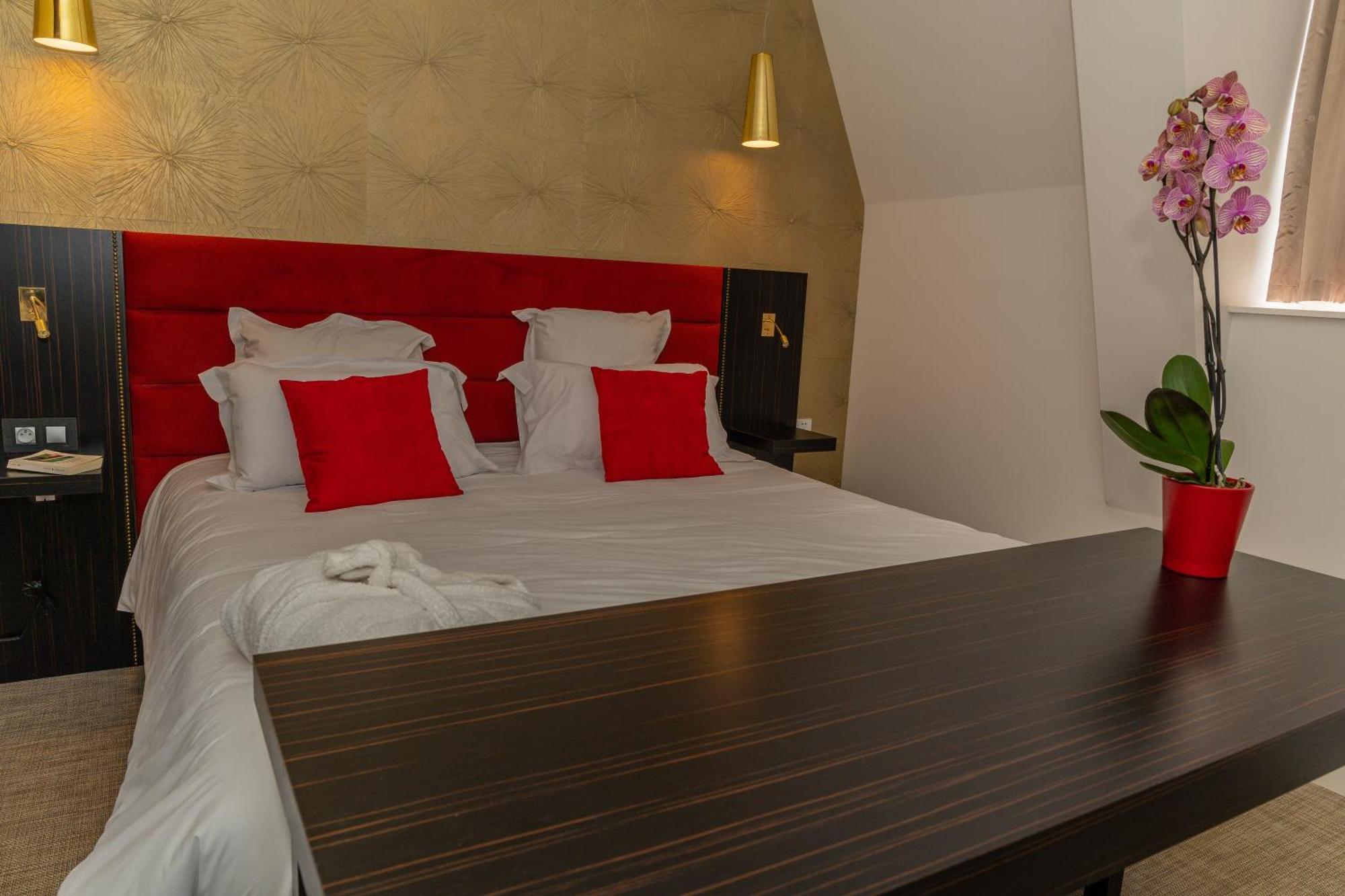 Hotel Les 3 Lieux Les Ponts-de-Cé Esterno foto