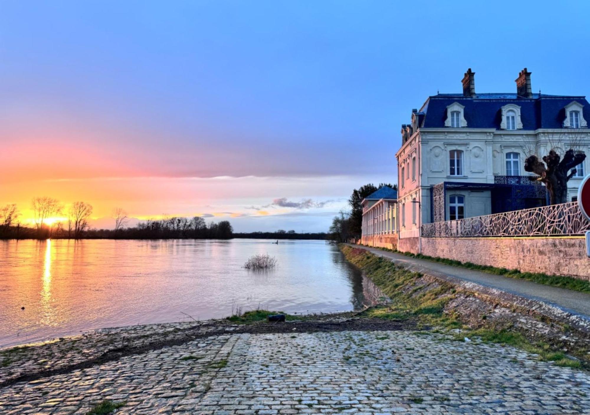 Hotel Les 3 Lieux Les Ponts-de-Cé Esterno foto