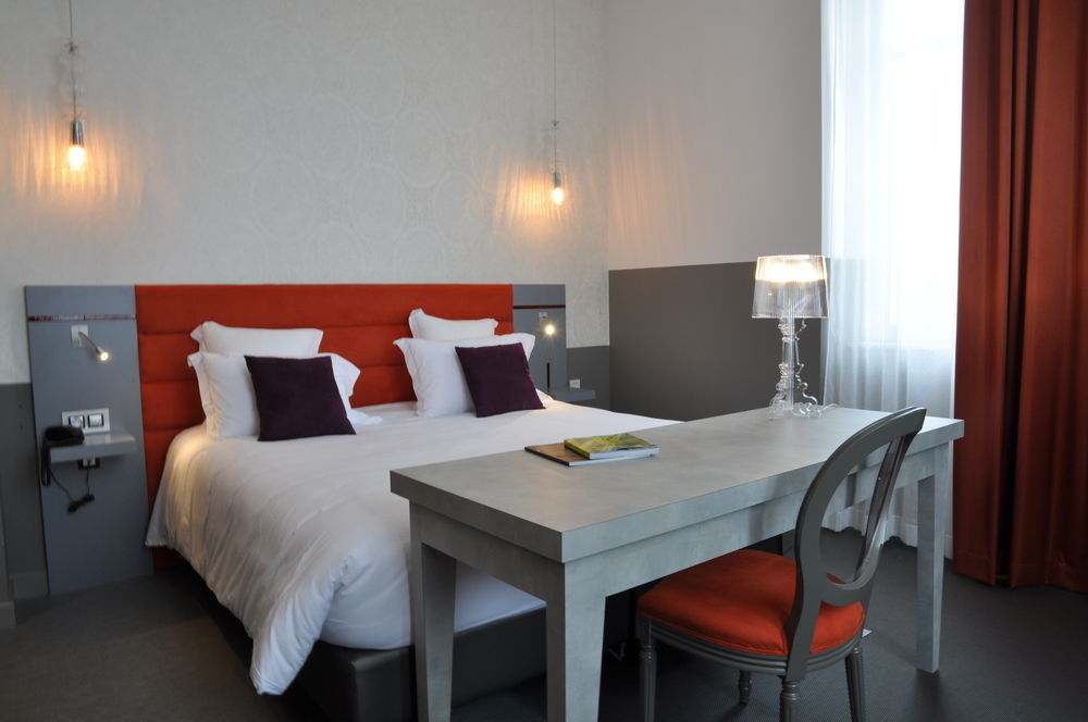 Hotel Les 3 Lieux Les Ponts-de-Cé Esterno foto