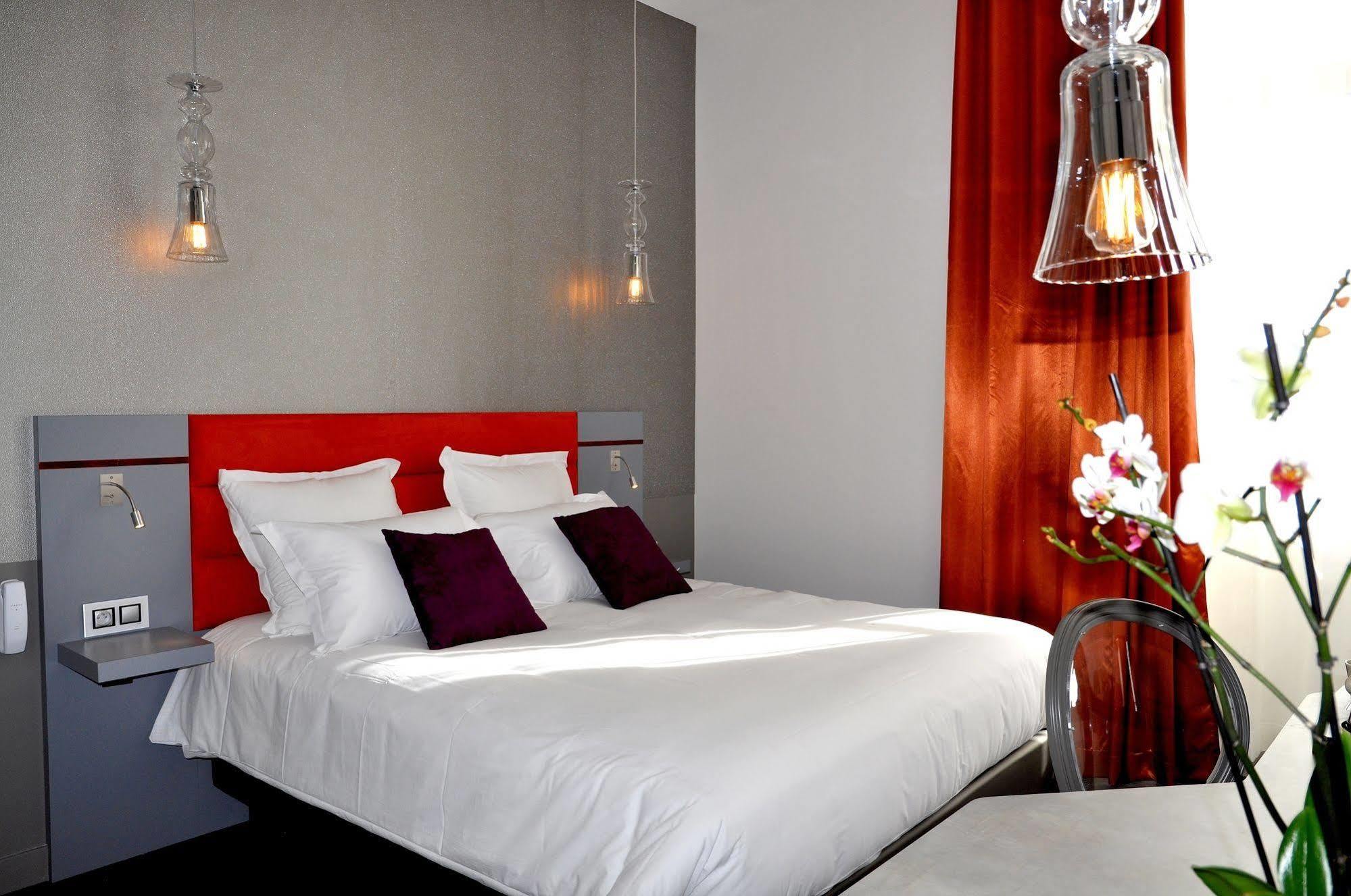 Hotel Les 3 Lieux Les Ponts-de-Cé Esterno foto
