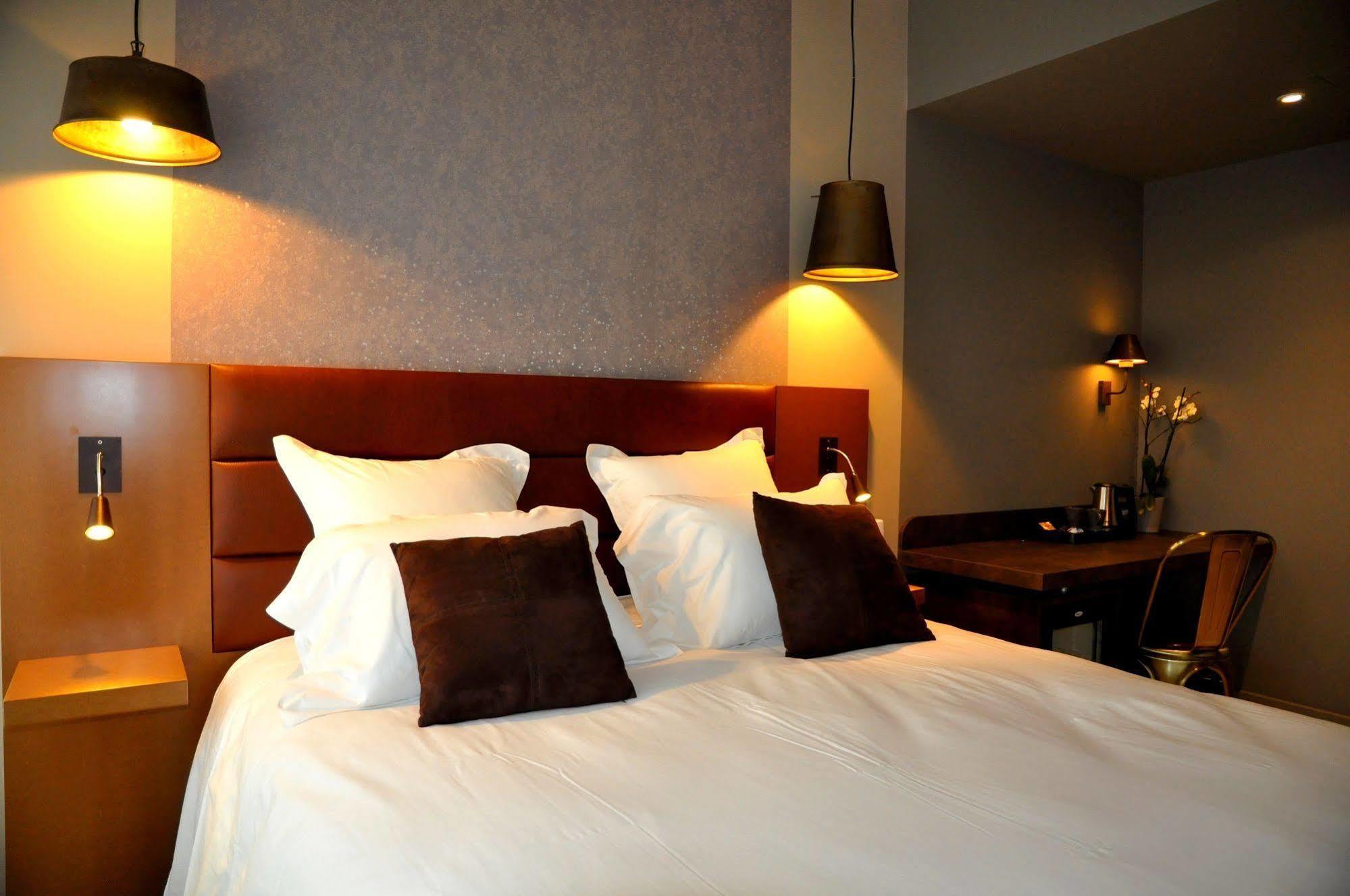 Hotel Les 3 Lieux Les Ponts-de-Cé Esterno foto