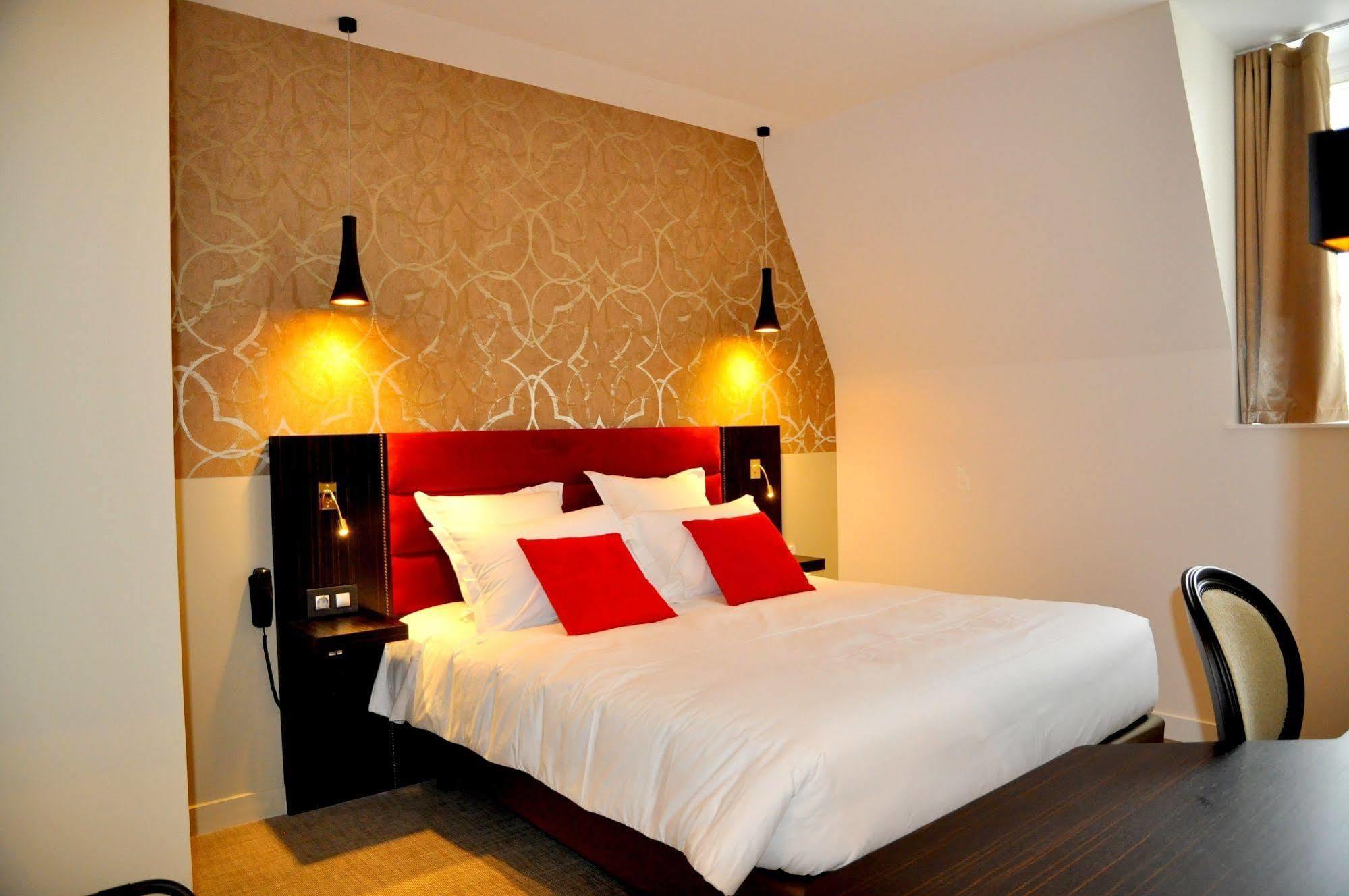 Hotel Les 3 Lieux Les Ponts-de-Cé Esterno foto
