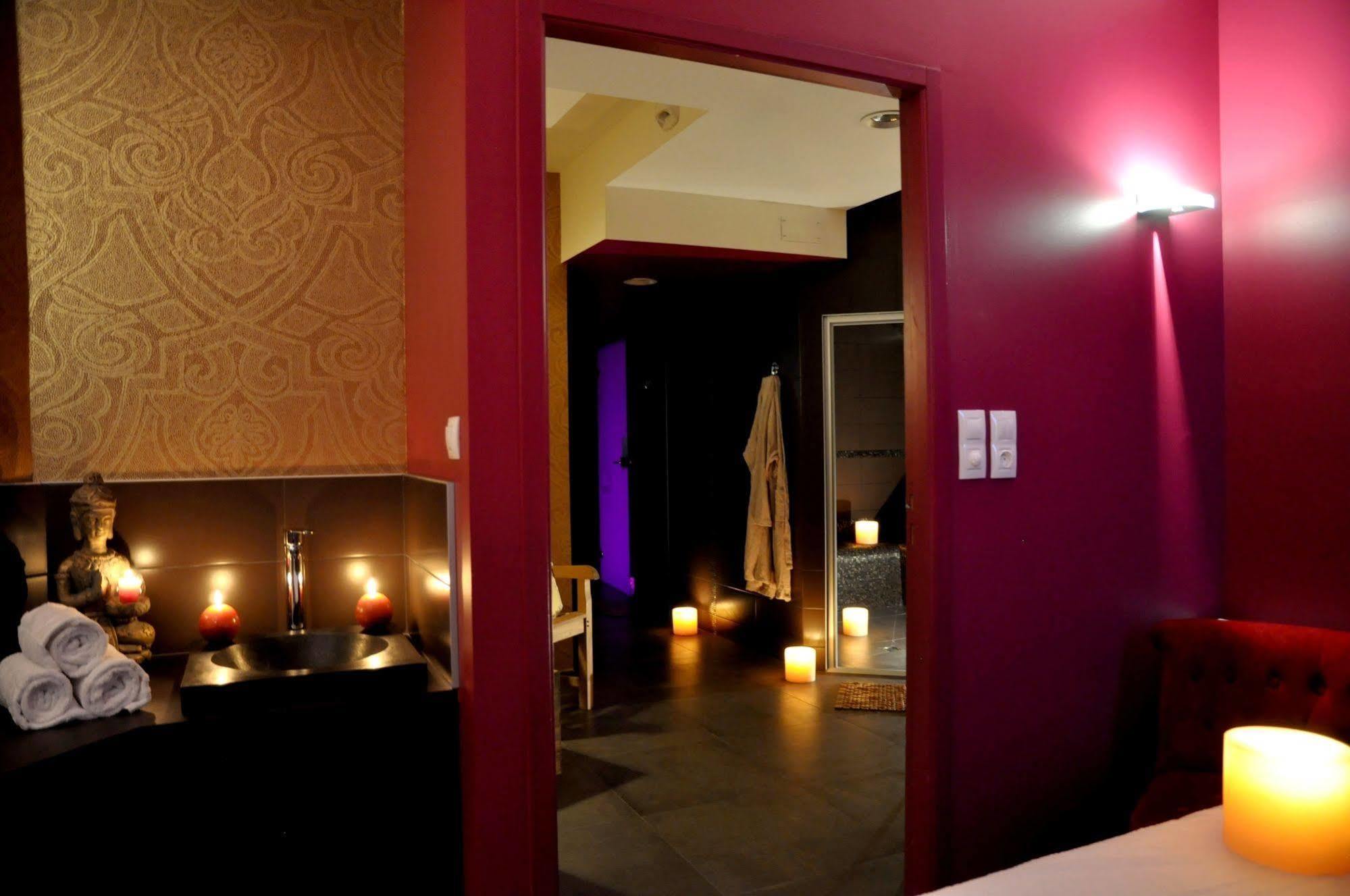 Hotel Les 3 Lieux Les Ponts-de-Cé Esterno foto